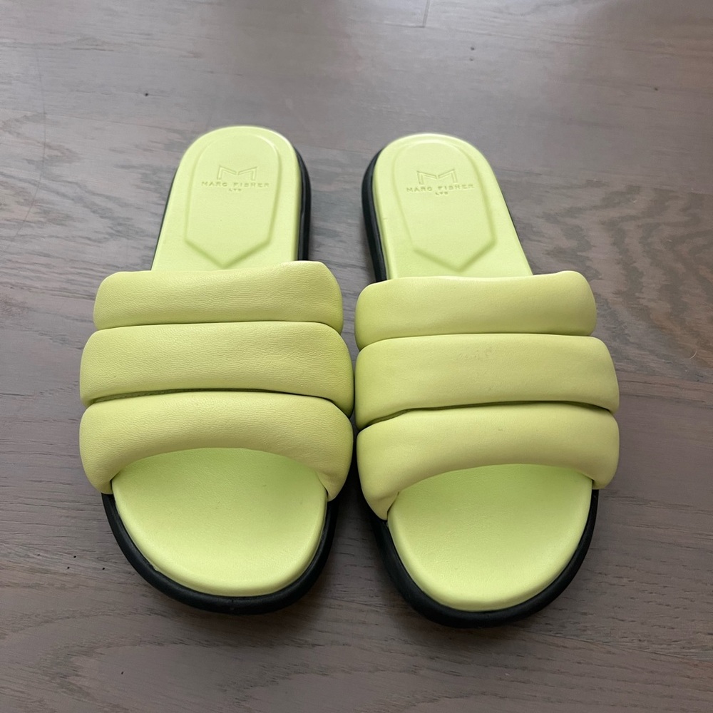 In perfect condition green Marc Fisher leather sandals